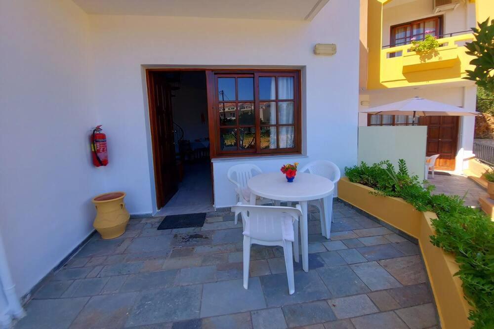 Menelaos Apartments Daratsos Ngoại thất bức ảnh